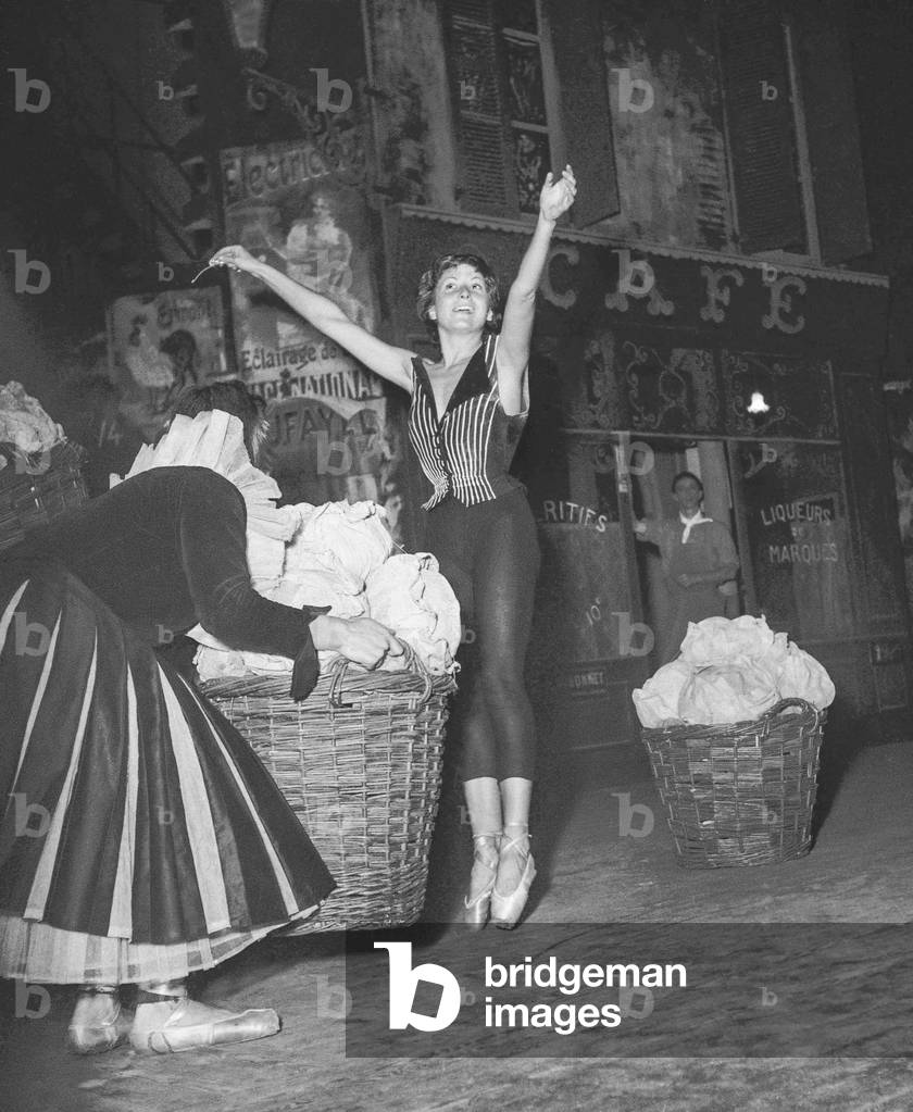 French dancer Zizi Jeanmaire inballet “La croqueuse de diamants”, September 25, 1950 (b/w photo)