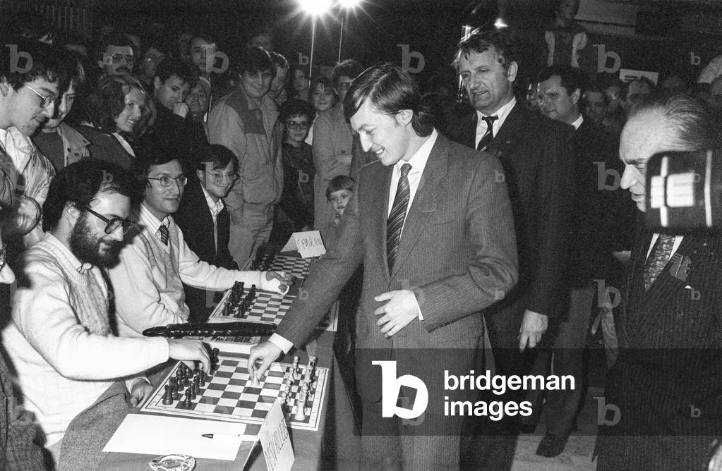 Famous chess player Anatoli Karpov playing against 25 competitors, in Metz, France, April 10, 1986 (b/w photo)