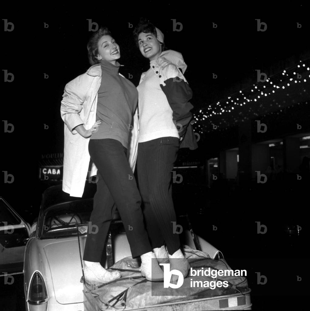 Miss France 1956, January 10, 1956 : Maryse Fabre (L, Miss France 1956 during 2 Days) and Gisele Charbit (New Miss France 1956)  (b/w photo)