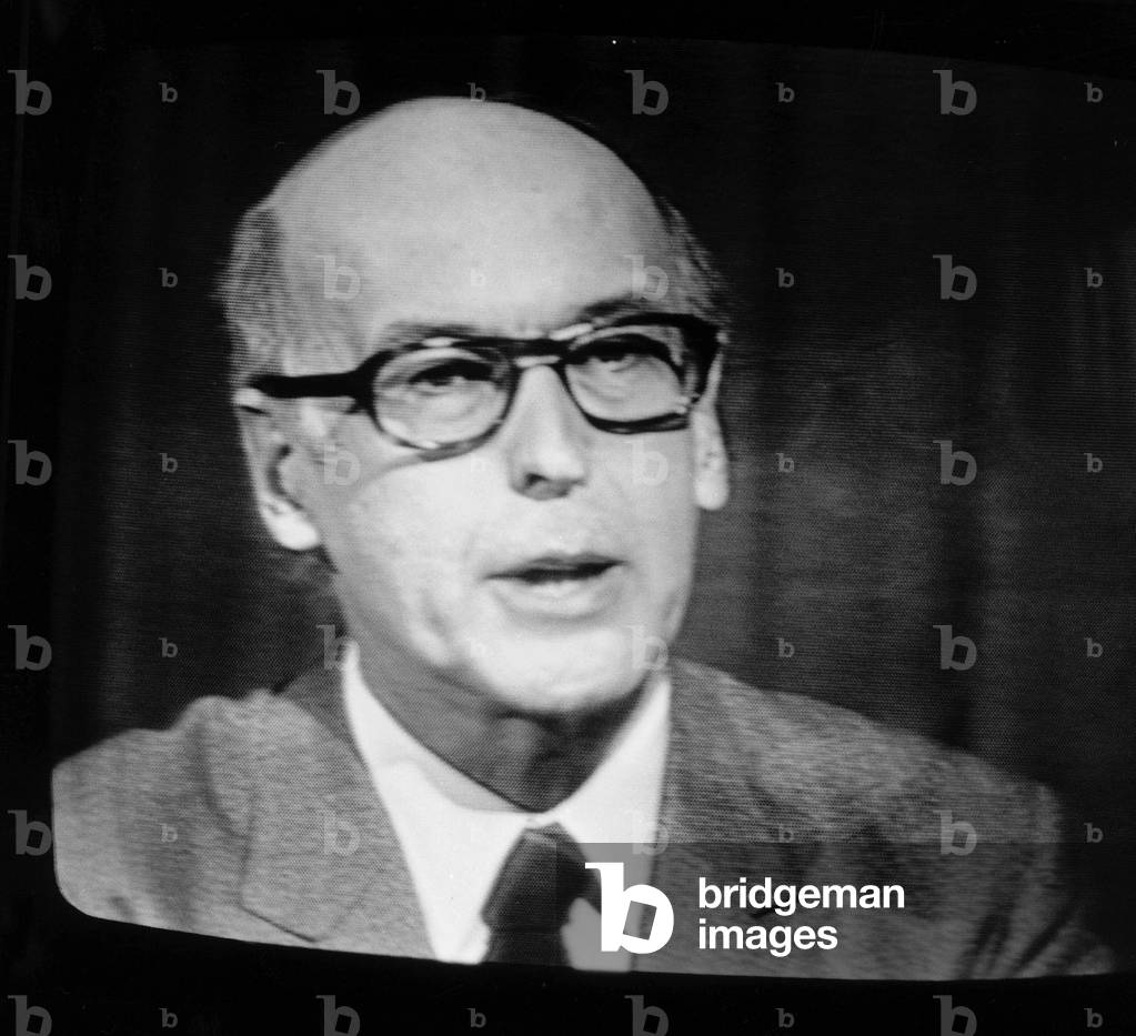 One-On-One Tv Debate of French Politicians Candidates To Presidential Election Valery Giscard D' Estaing and Francois Mitterrand during The Campaign May 6, 1981 Debat France (b/w photo)