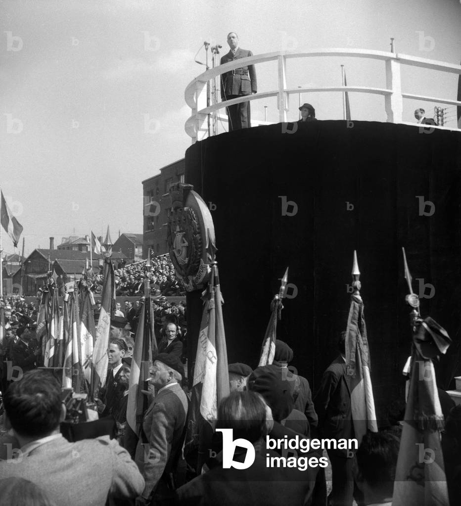 Christening of the avenue of the general Leclerc in Paris on June 18, 1949 : speech of general Charles de Gaulle (b/w photo)