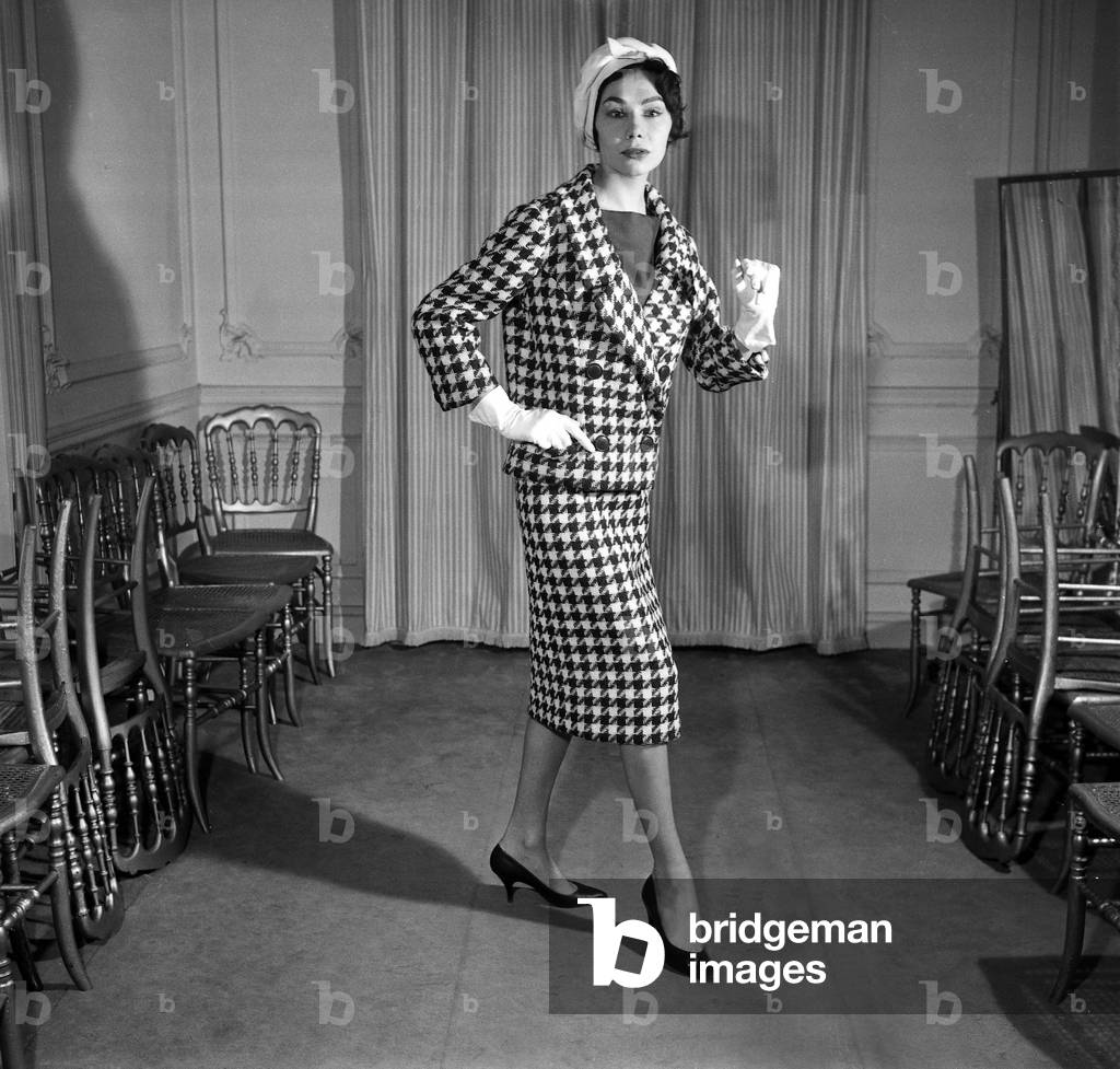 Haute Couture By Guy Laroche For Spring Summer 1958 Presented on February 1958, France (b/w photo)