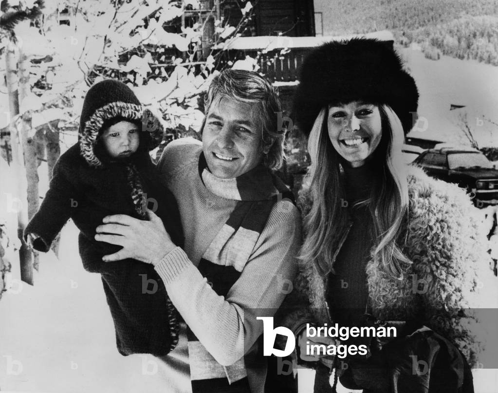 Gunther Sachs, his 3rd wife Mirja Larsson and their son Christian in Saint Moritz (Switzerland) on january 10, 1972 (photo)