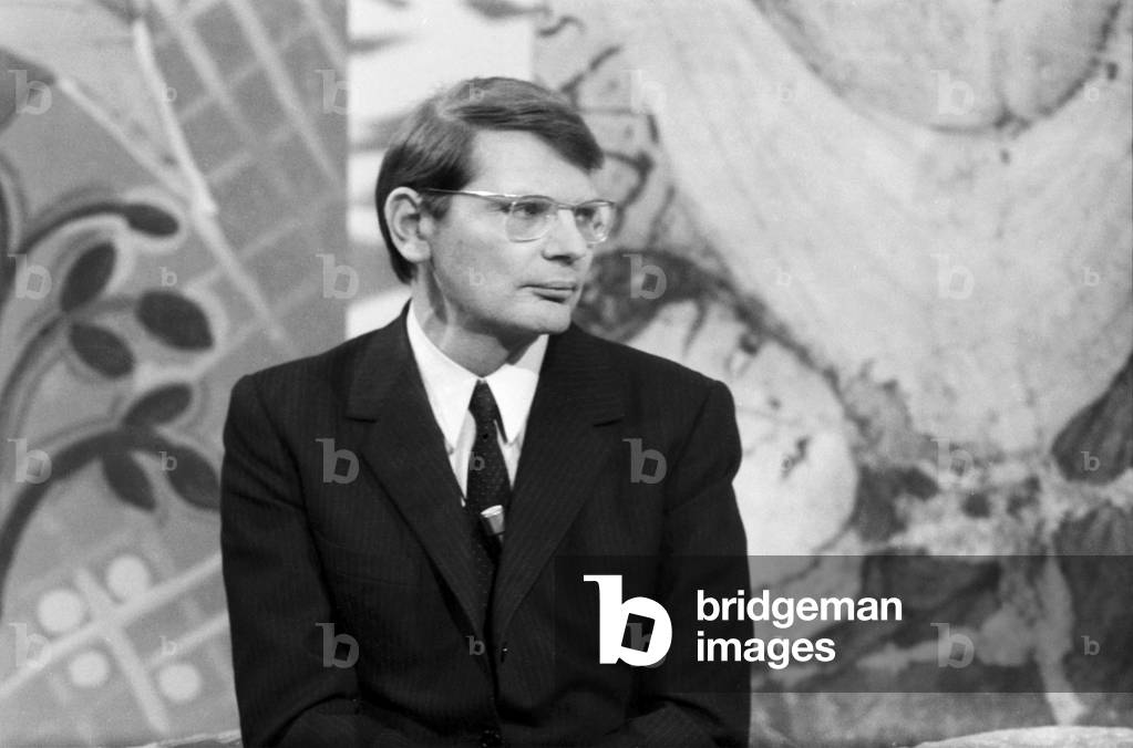 Claude Collin De La Vaud On The TV Show “Le Rendez De L'Aventure” February 18, 1971 (b/w photo)
