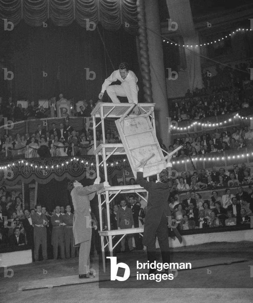 Gala of Artists at the Cirque d'Hiver in Paris, March 25, 1950 : Jean Marais (b/w photo)