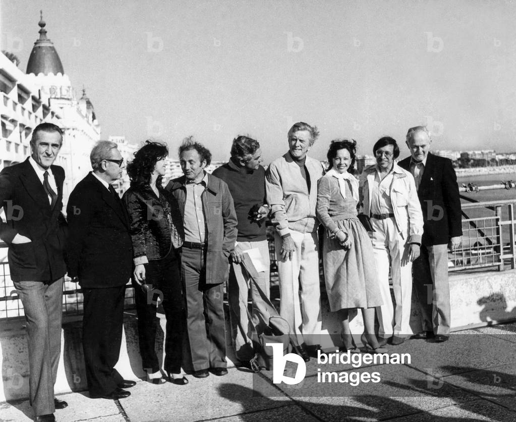 Kirk Douglas President of Cannes Film Festival With Other Members of Jury : Leslie Caron Albina Du Boisrouvray Andre Delvaux Charles Champlin Ken Adam Gian Luigi Rondi Michael Spencer Robert Benayoun and Bulajic May 1980 (b/w photo)