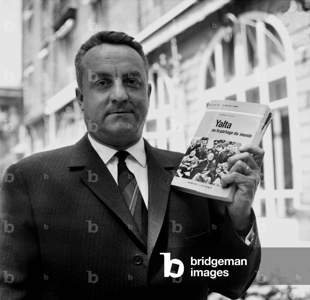 French Politician, Writer, Historian Arthur Conte Who Has Won A Prize (