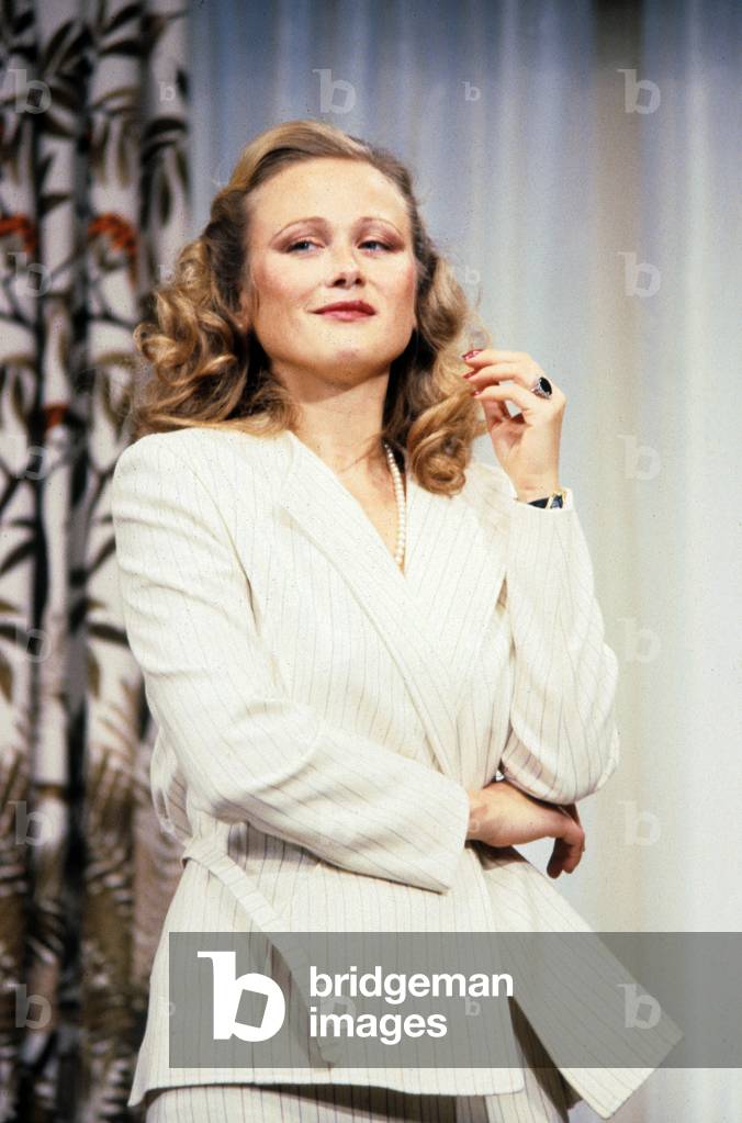 At the Theatre Tonight: “A Cor And A Cry” With Katia Tchenko In November 1980. (photo)