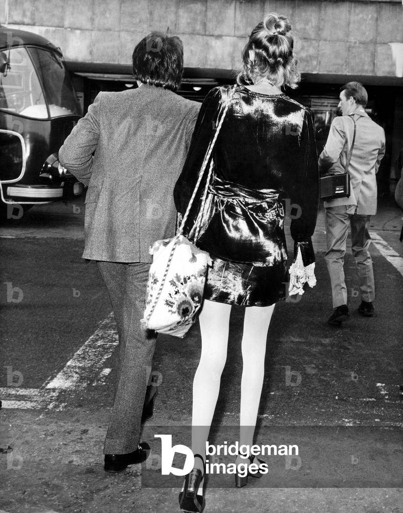 Model Twiggy With Manager Justin De Villeneuve September 16, 1968 (b/w photo)