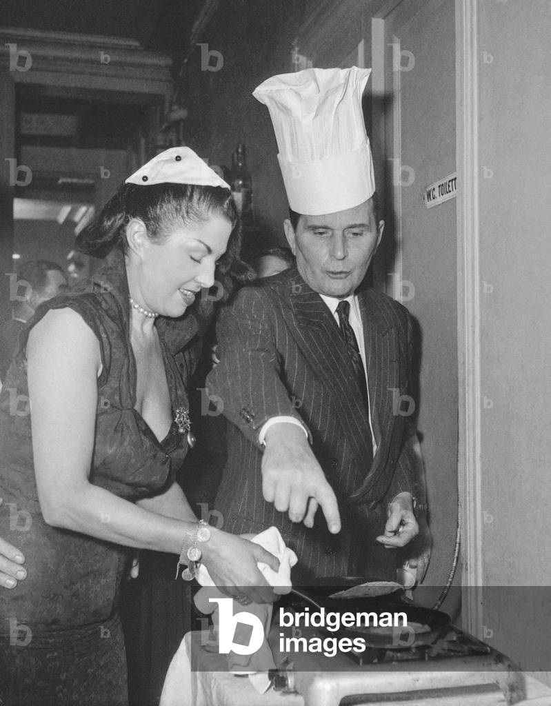 Lunch of the Automobile Club des Artistes in Paris on February 2, 1951 : Mrs Cravoisier and Pierre Blanchar (b/w photo)