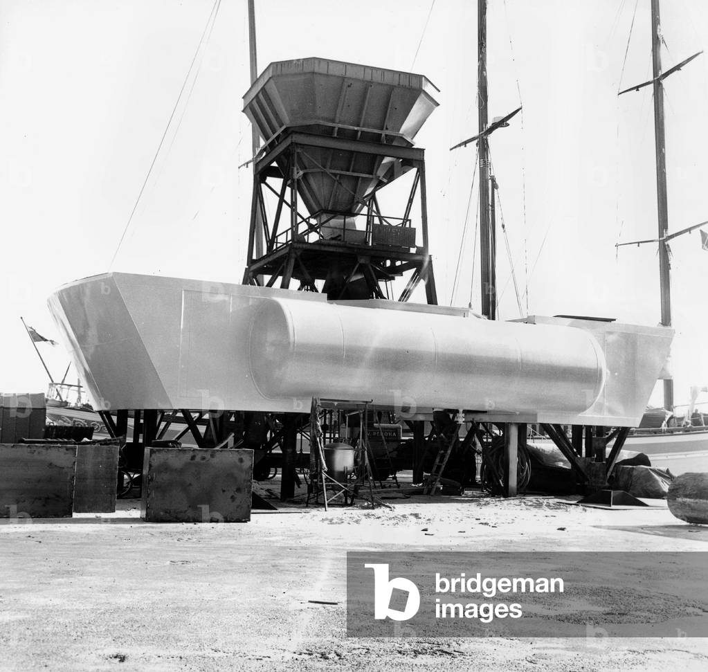 Building of Precontinent Iii Submarine Binnacle in Nice Harbour 1965 For Jacques-Yves Cousteau 'S Exploration in Eastern Seas (b/w photo)