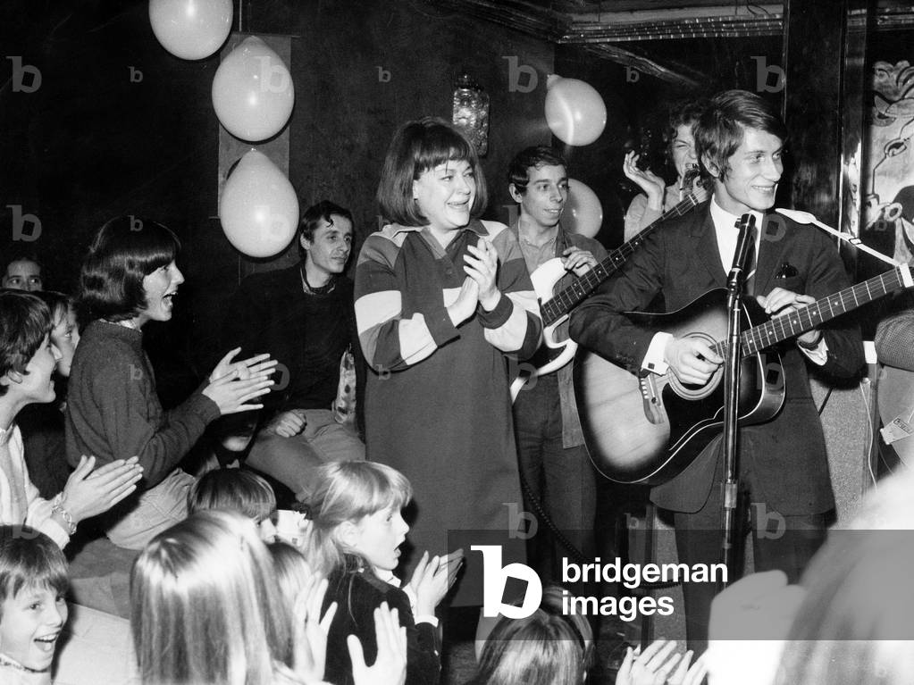 Singers Regine and Jacques Dutronc during Chocolate Party at New Jimmy'S Club November 04, 1966 (b/w photo)