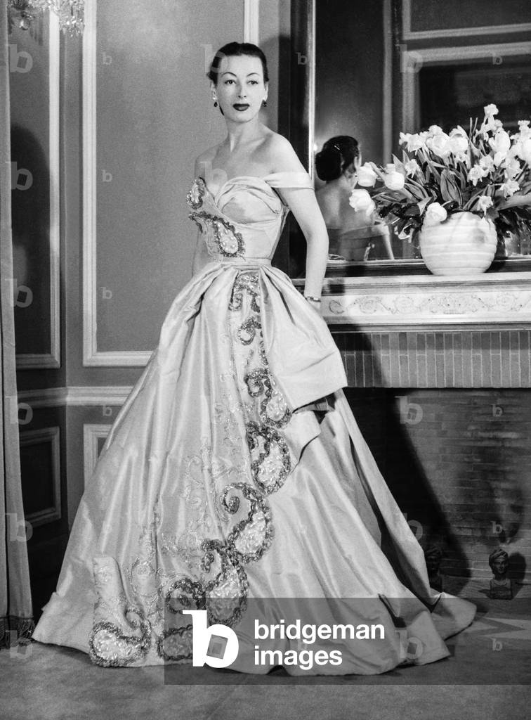 Balmain fashion, Paris, February 14, 1951 : evening dress (b/w photo)