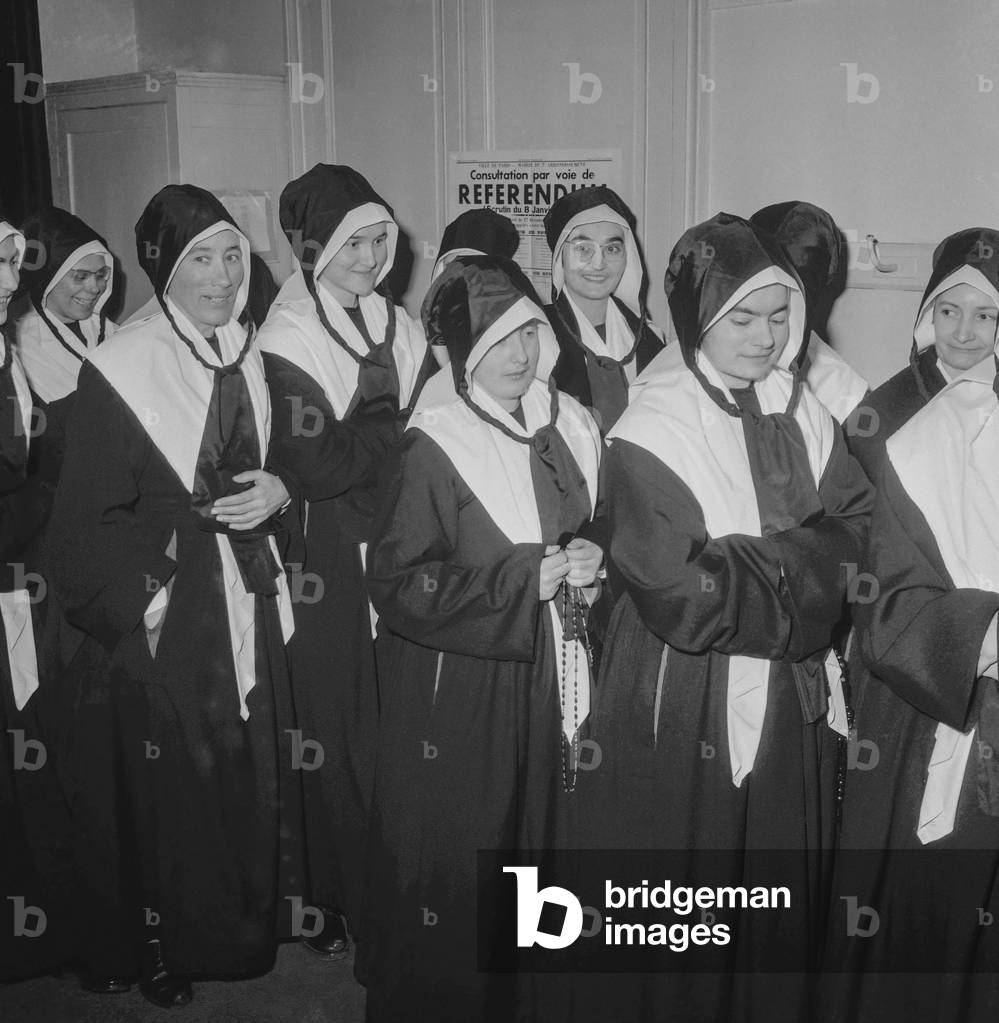 French referendum on Algerian self-determination, January 8, 1961 : nuns at the polling station, Paris (b/w photo)