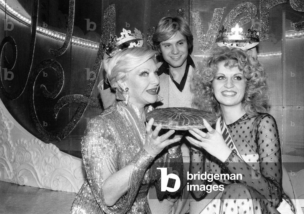 Line Renaud and Sylvie Parera (Miss France 1979) Eating Traditionnal Twelfth Night Cake January 05, 1979 , Behing Her, Singer Francois Valery Crowning Them (b/w photo)