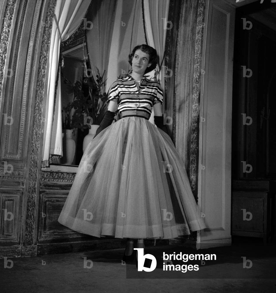Mode feminine : Alex Maguy (b/w photo)