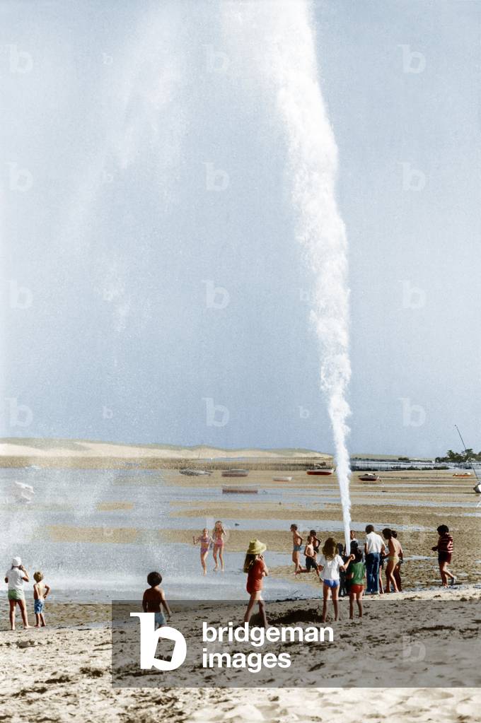 Geyser From 20 M High On The Beach From Cap Ferret In (Bassin D Arcachon, Gironde) 2 June 1970 (photo)
