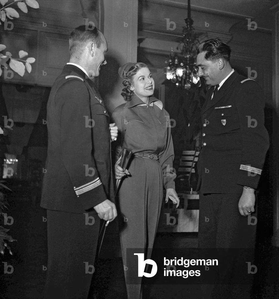 The Night of the Wings, Palais d'Orsay, Paris, December 10, 1949 : a model presenting sport and skiing clothes (b/w photo)