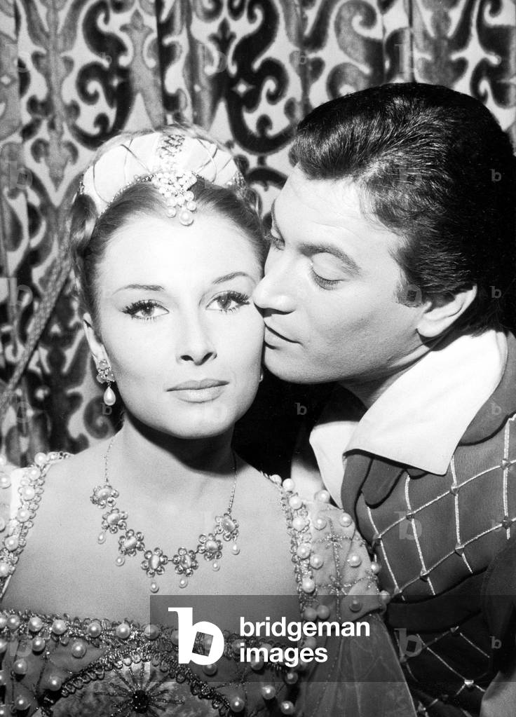 Hardi Pardaillan De Bernard Borderie Avec Valerie Lagrange Et Gerard Barray Le 21 Aout 1963 (b/w photo)