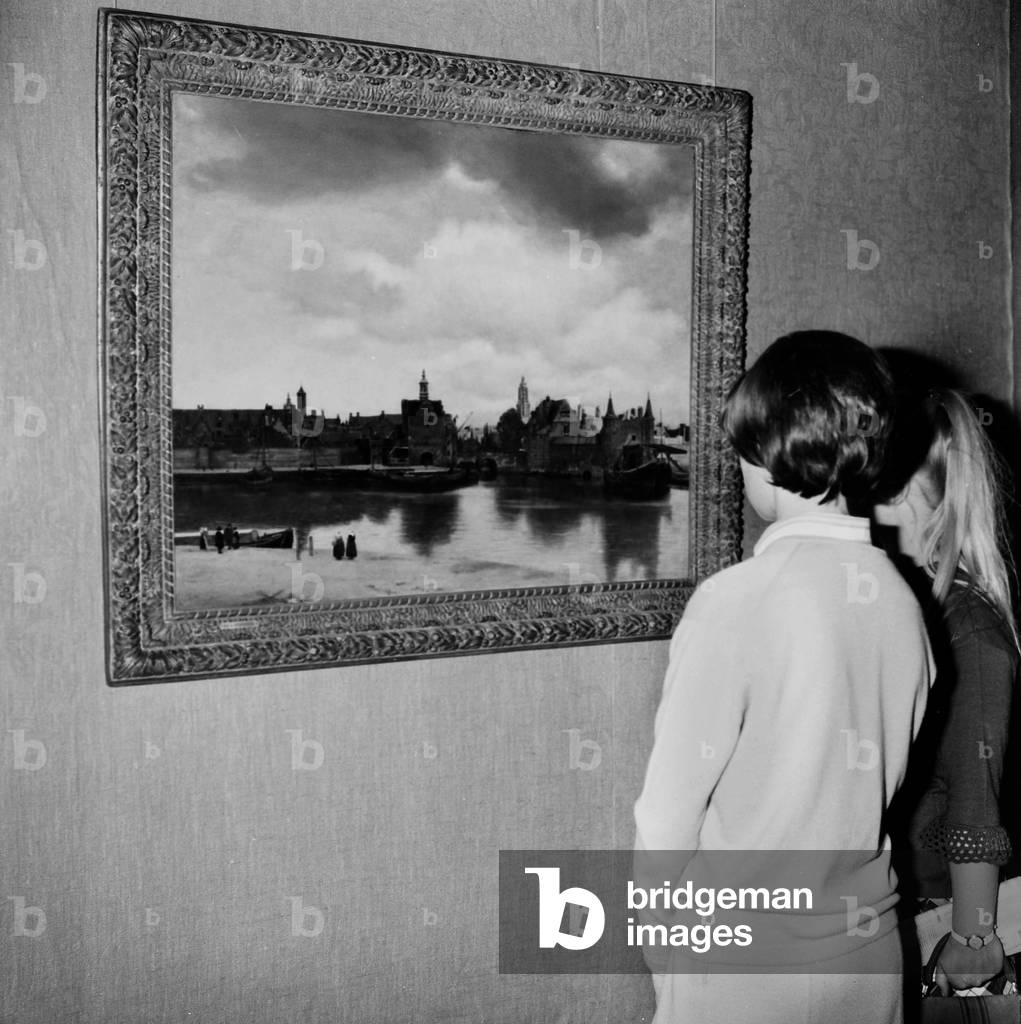 Large Exhibition “Dans La Lumiere De Vermeer” Organized By The French Government And By The Johan Maurits Van Nassey Foundation Of The Hague At The Musee De L Orangerie Des Tuileries In Paris Ici His Work “Vue De Delf” On September 22, 1966 (b/w photo)