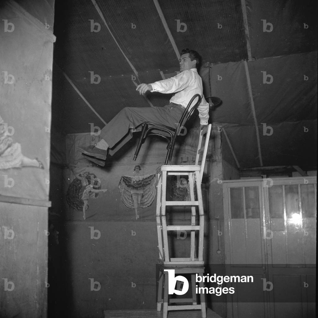 Jean Marais training for the Artists Union Gala, 1950