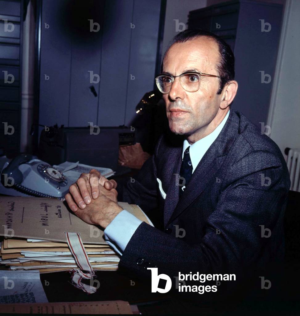 Robert Magnan (Examining Magistrate in Paris) here in 1972 Year When He Was Taken Hostage By Two Prisoners Christian Jubin Et Georges Segard (photo)