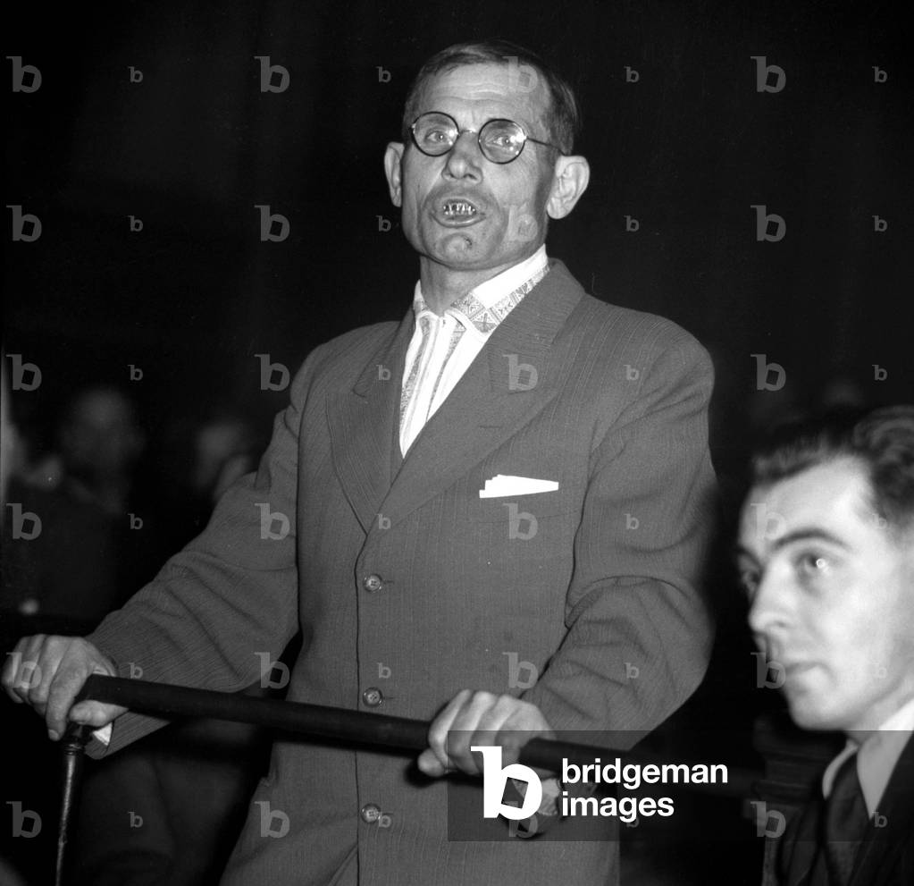 Proces De Victor Kravchenko A Paris En Janvier-Avril 1949 : Proces Intente Pour Diffamation Par Victor Andreievitch Kravchenko Ancien Haut-Fonctionnaire Sovietique Refugie Aux Etats-Unis Contre L' Hebdomadaire Communiste Les Lettres Francaises Neg:17415--- Trial of Victor Kravchenko in Paris January-April 1949 : Former Soviet Senior Civil Servant Victor Andreievitch Kravchenko Who Took Refuge in The Usa here Sue Communist Newspaper Les Lettres Francaises For Libel (b/w photo)