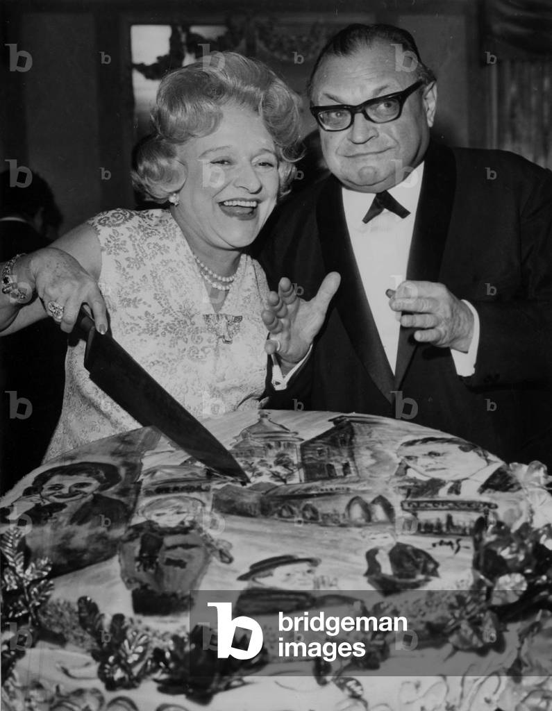 Actors Jeanne Sourza and Raymond Souplex at Maxim'S Restaurant in Paris on November 23, 1966 (b/w photo)