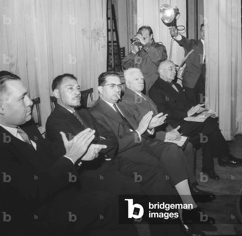Conference organized in Vincennes, November 3, 1960 about peace in Algeria : Paul Coste Floret, Jules Monnerot, Jacques Soustelle, le General Joseph de Goislard de Monsabert and Georges Bidault (b/w photo)