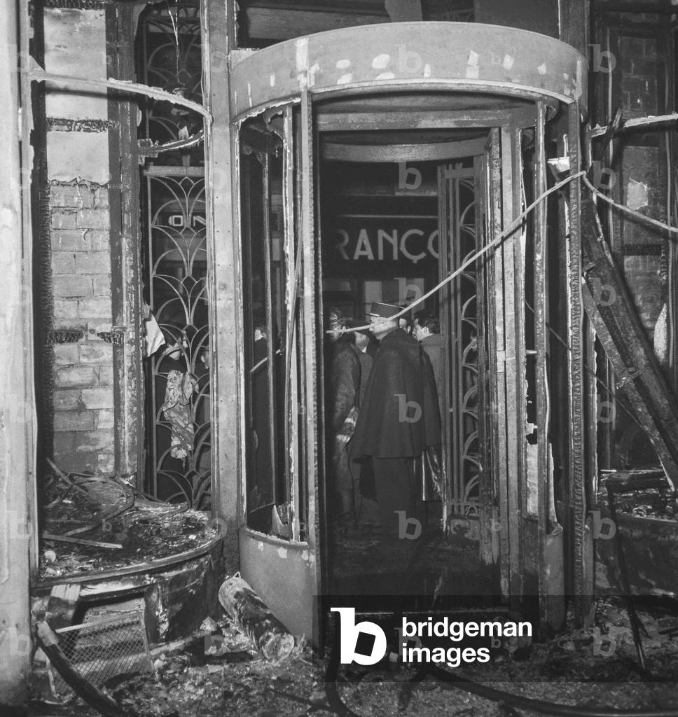 Fire in a building, headquarter of the Front National (Far right party), Paris, November 10, 1949 (b/w photo)