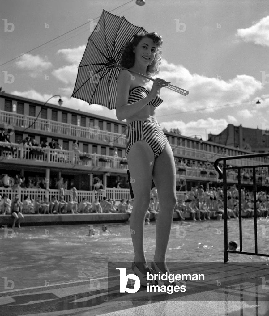 Bikini Reard (b/w photo)