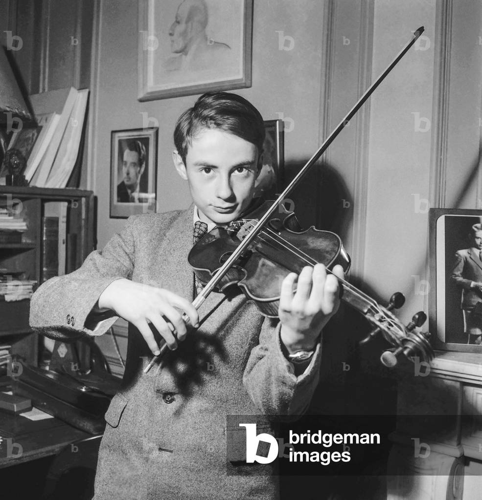Gerard Poulet, young violonist (13) has won te 1st violin prize at the academy, Paris, December 10, 1951 (b/w photo)