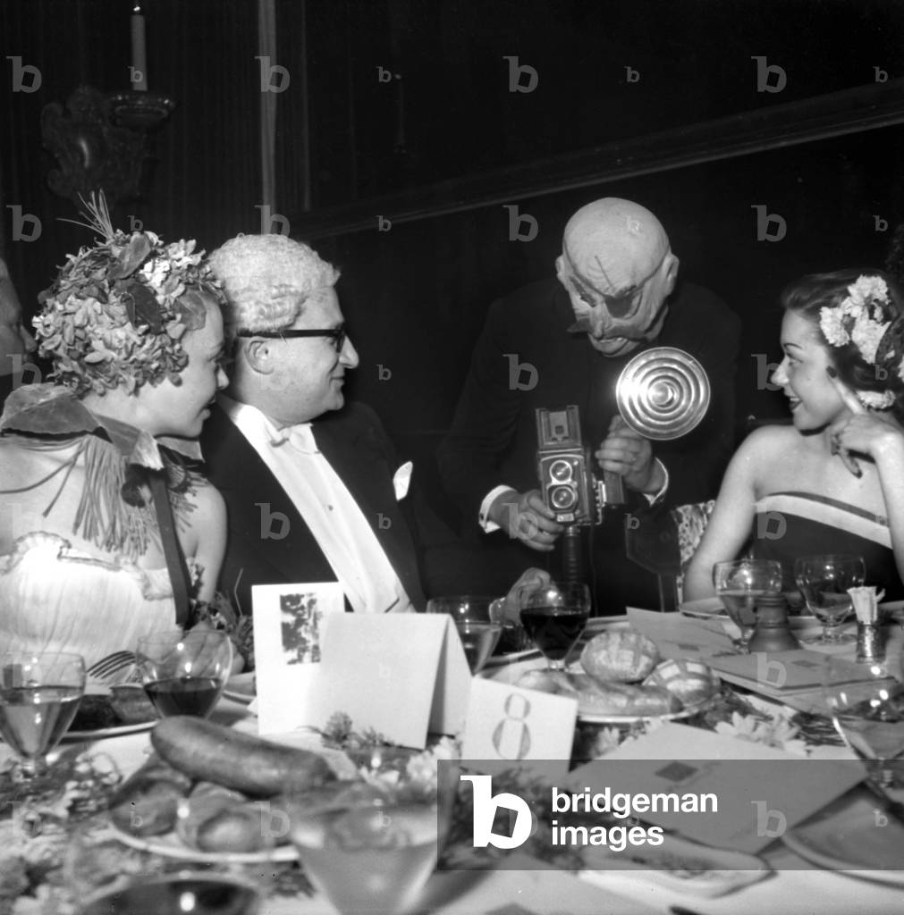 Dinner With People in Fancy Dress on May 25, 1951 : Dany Robin, Floriot, Maria Riquelme and A Photographer (b/w photo)