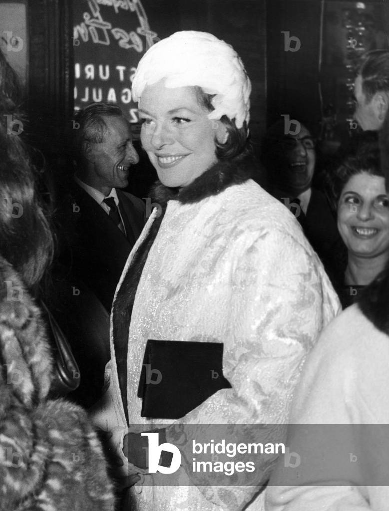 Madeleine Robinson (b/w photo)