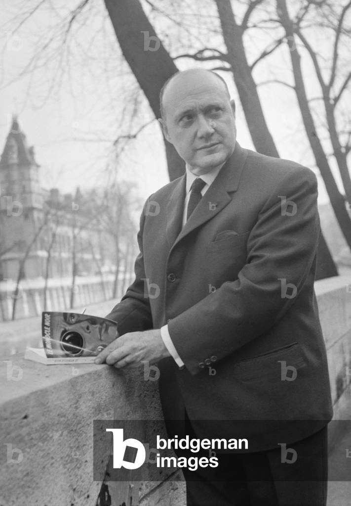 French writer and former resistant Gilbert Renault (Colonel Remy) has received a literary prize (