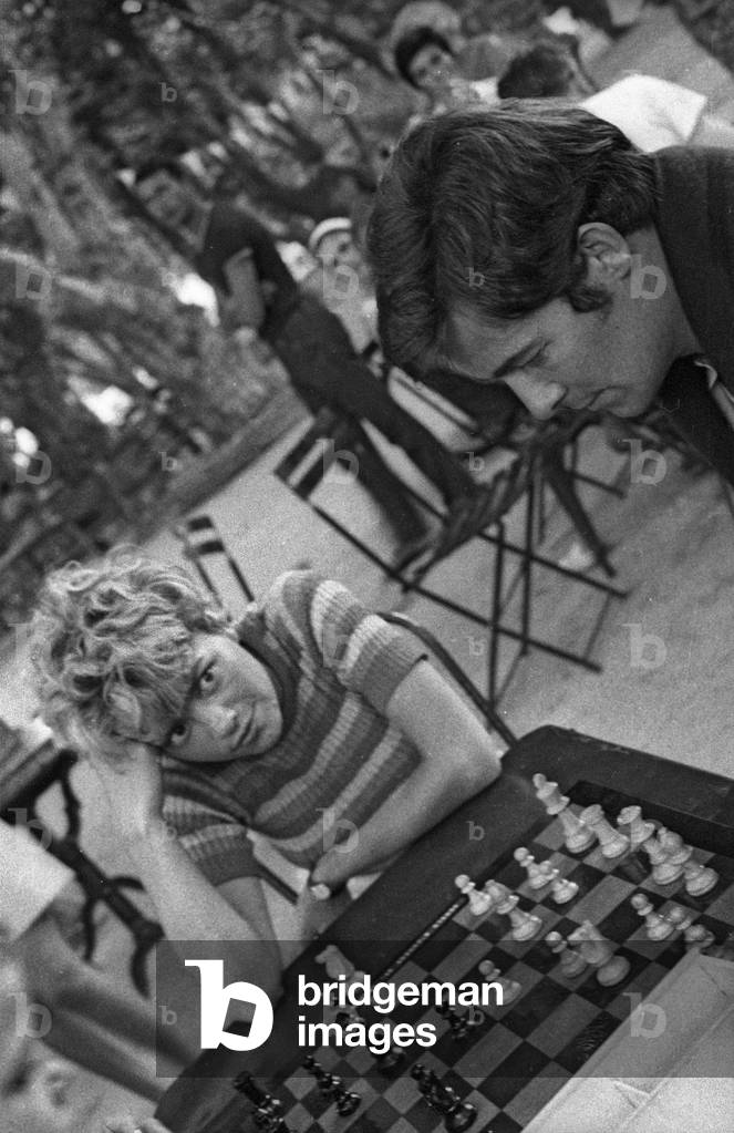 Jacqueline Chabridon (Mrs Charles Hernu) playing chess with Jacques Charrier in Saint Tropez, France, July 9, 1967 (b:w photo)