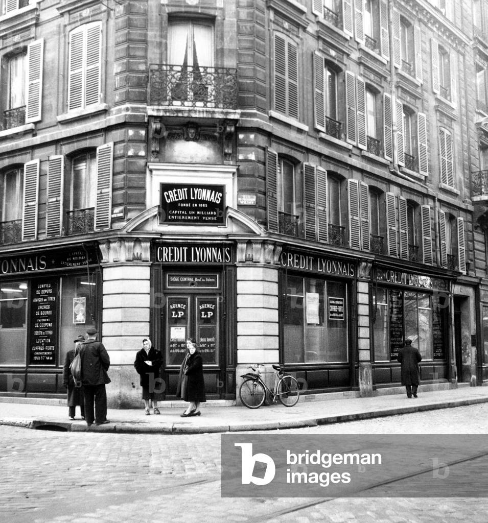 Front of Bank Credit Lyonnais, in Levallois Near Paris, After The Break-In Which Resulted in 9.000.000 Francs Stolen January 04, 1952 (b/w photo)