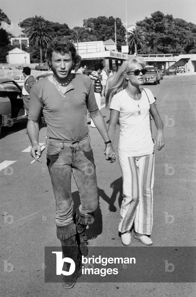 Johnny Hallyday and Sylvie Vartan on Holidays in Saint Raphael (French Riviera) August 22, 1969 (b/w photo)