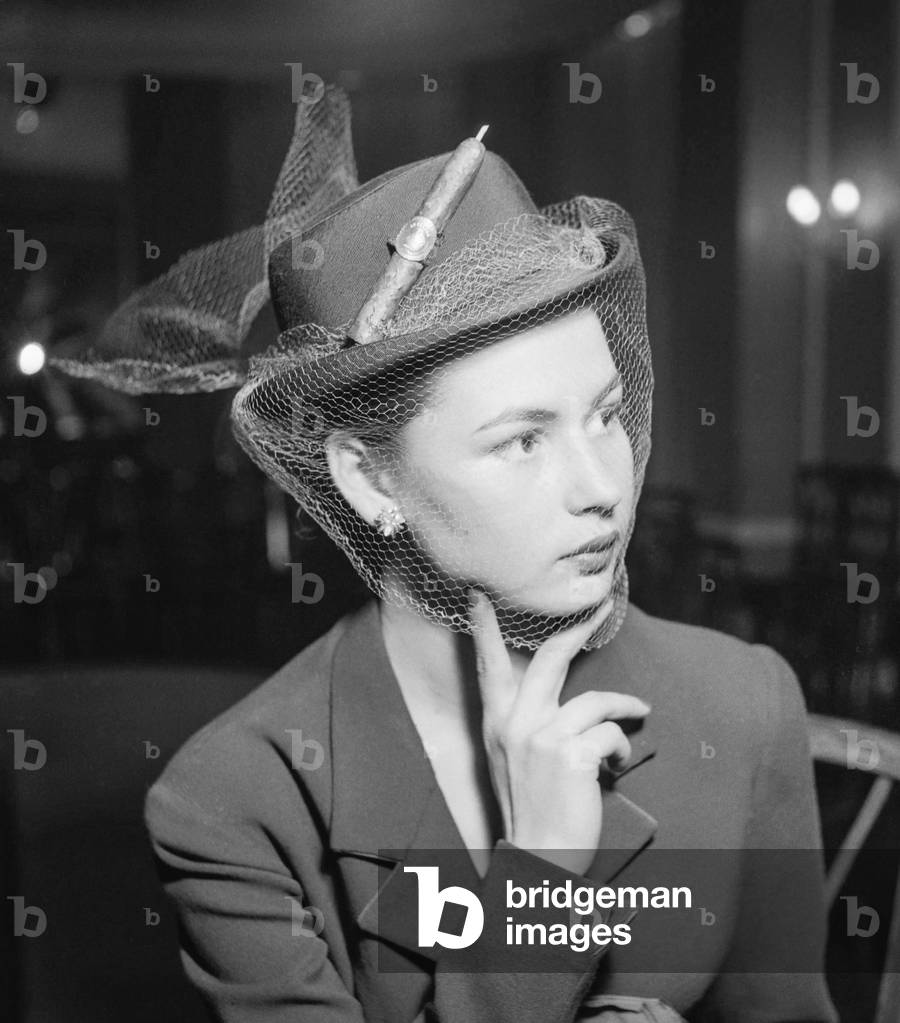 Veiled hat by Balmain, Paris, November 21, 1950 (b/w photo)