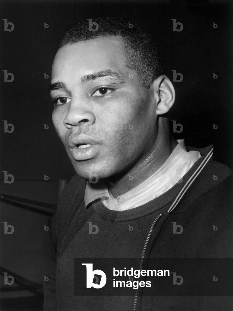 Leroy Roberts Before The Featured Game Of The Palais Des Sports Meeting January 6, 1968 (b/w photo)