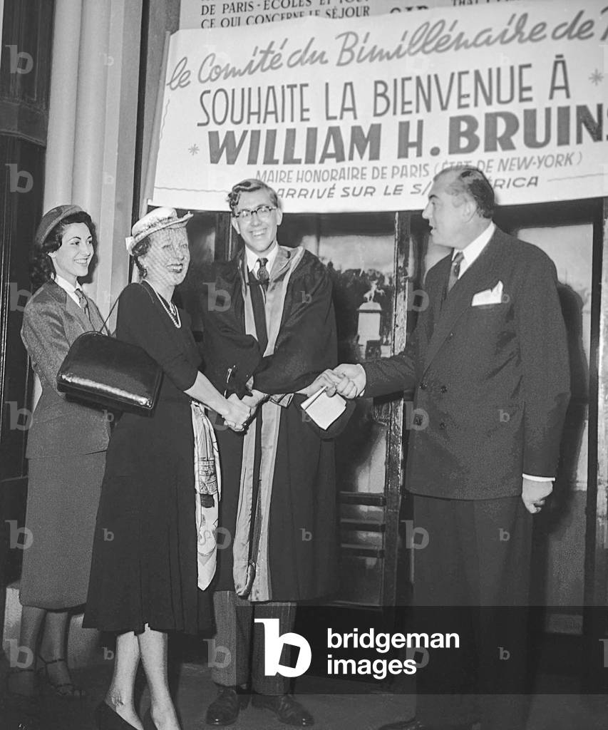 William H. Bruins (18), young honorary mayor of Paris (small village in USA), arriving in Paris, France, welcome by Mrs Alexandre Debray and Jean Morin, June 20, 1951 (b/w photo)