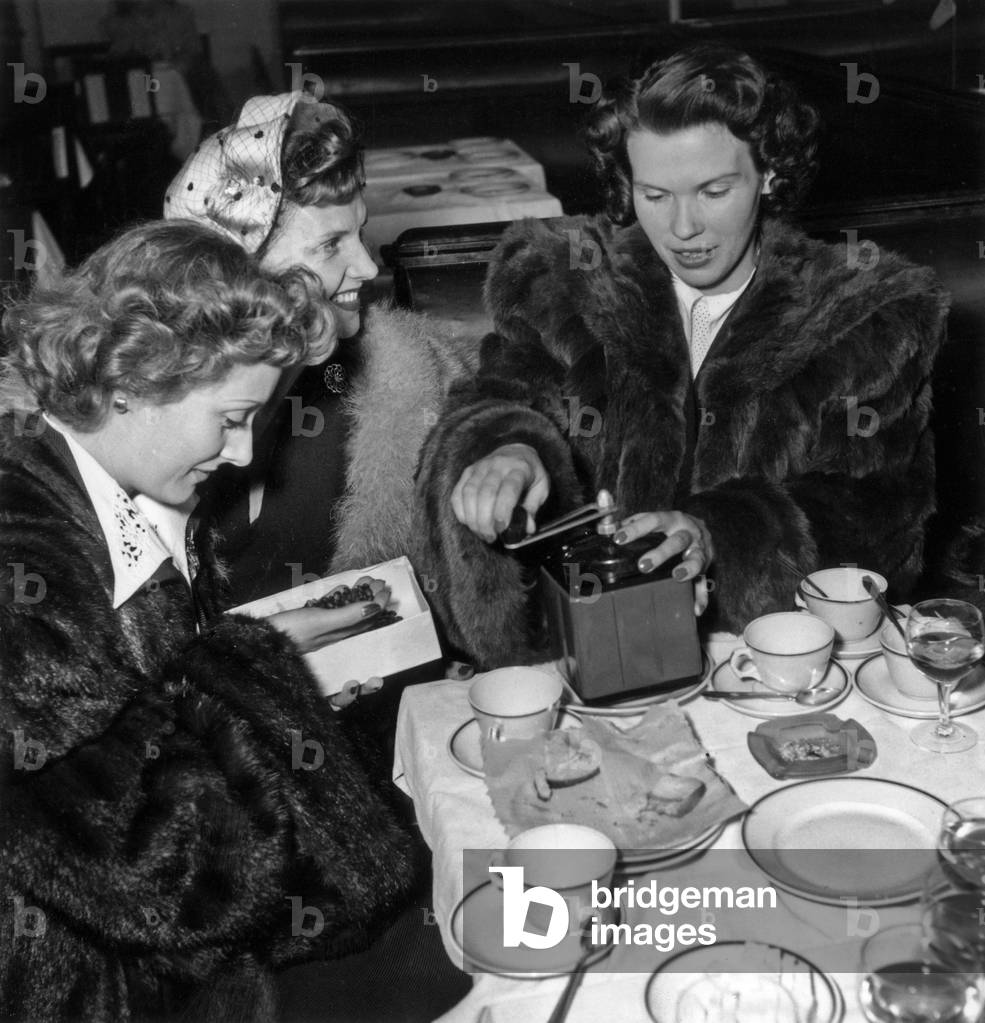 France March 13, 1949 : Micheline Francey, Simone Paris and Danielle Mitterrand (b/w photo)