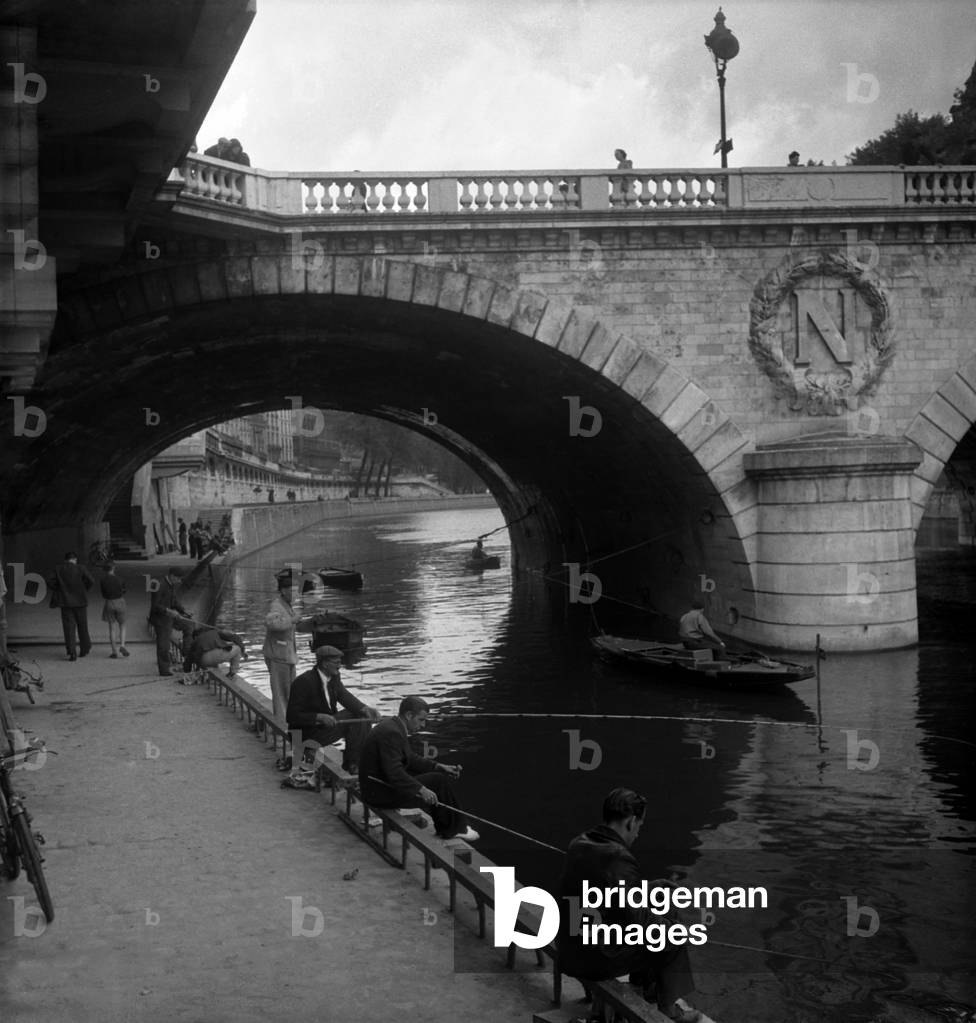 Anglers in Paris (Seine River), June 19, 1948 (b/w photo)