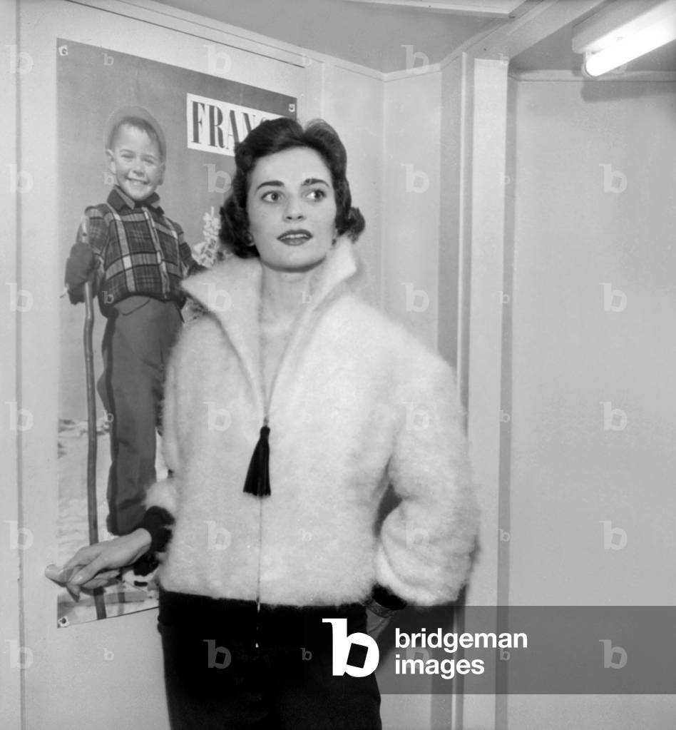 Winter Sports Fashion, France, November 5, 1953 : Mohair Blouson By Vincent Mehnert (b/w photo)