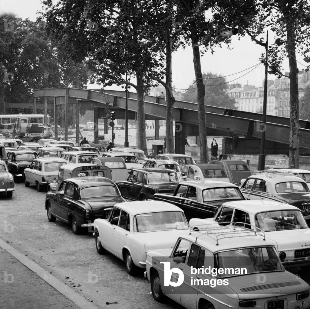 Works on the Wharf Des Tuileries: A Parallele Gateway At Quai S Appreying Over The Royal Bridge August 29, 1966 Reducing Current Traffic Corks (b/w photo)
