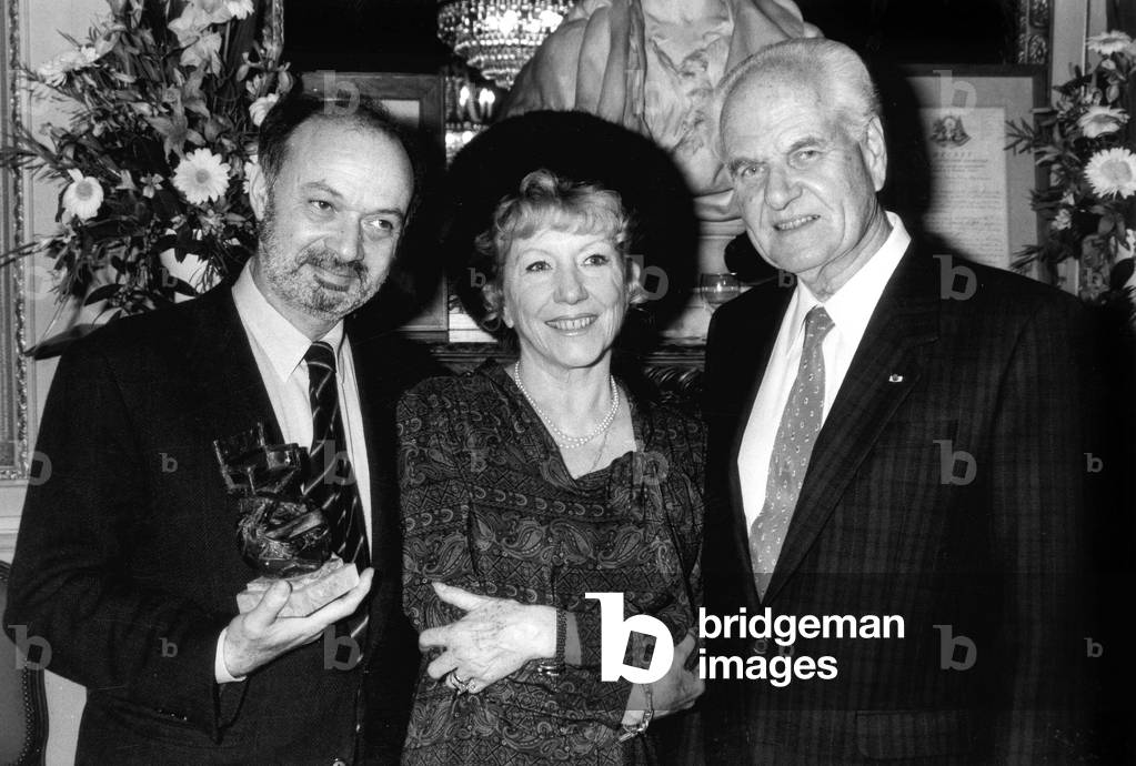 Claude Berri Won A Prize For his films, Given By Jacqueline Pagnol and Jean Delannoy , 1986 (b/w photo)