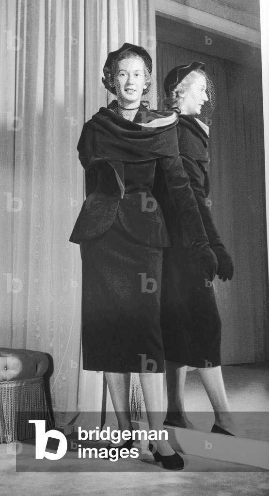 Presentation of fashion by Marcel Rochas, Paris, November 1950 (b/w photo)