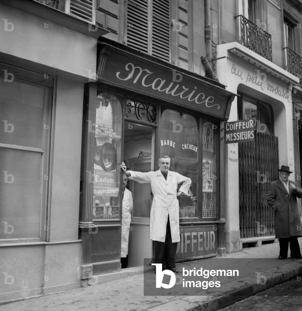 Hairdresser in Paris on December 7, 1948 (b/w photo)