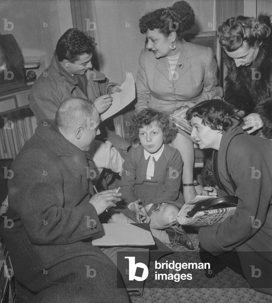 Young Italian conductor Gianella De Marco (6) during a press conference in Paris, December 26, 1950 (she's going to conduct the Orchestre des concerts Lamoureux) (b/w photo)