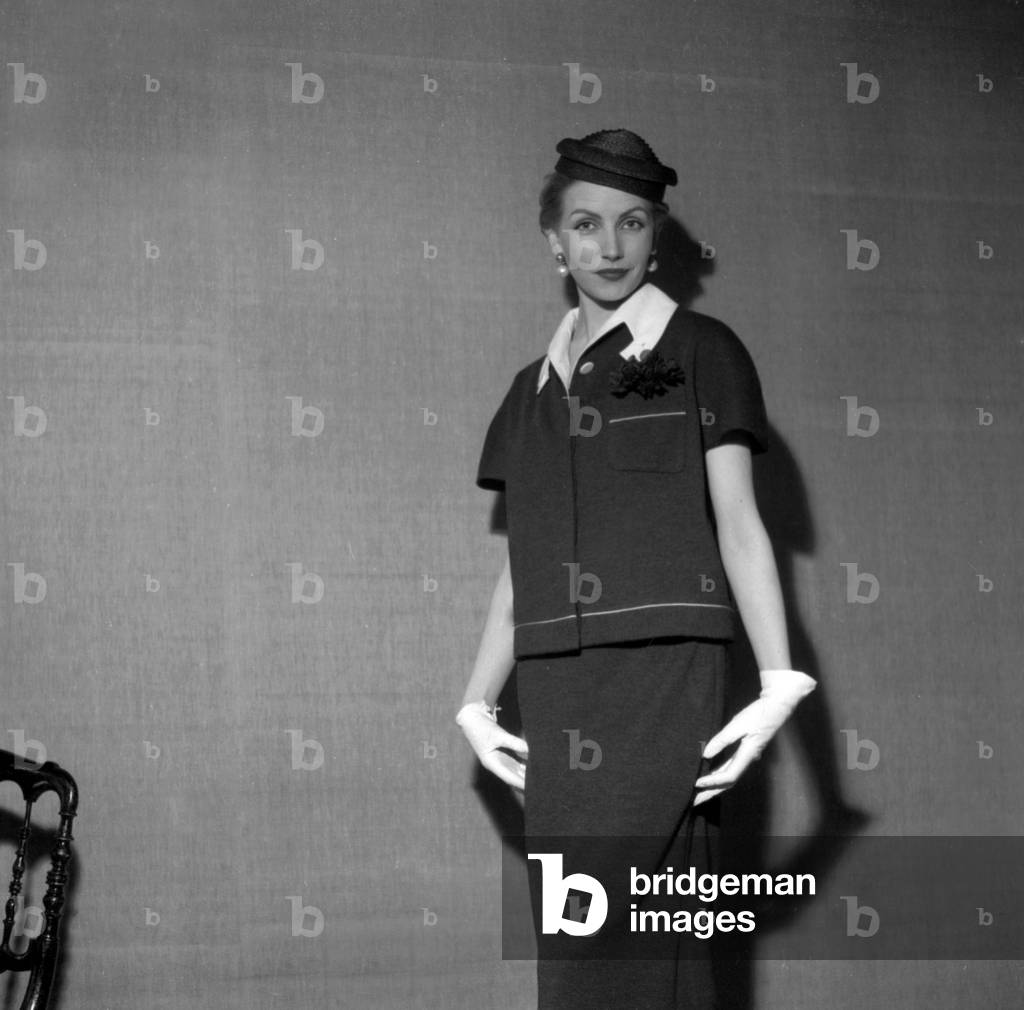 Givenchy'S Fashion February 5, 1954 : Woman'S Suit (b/w photo)